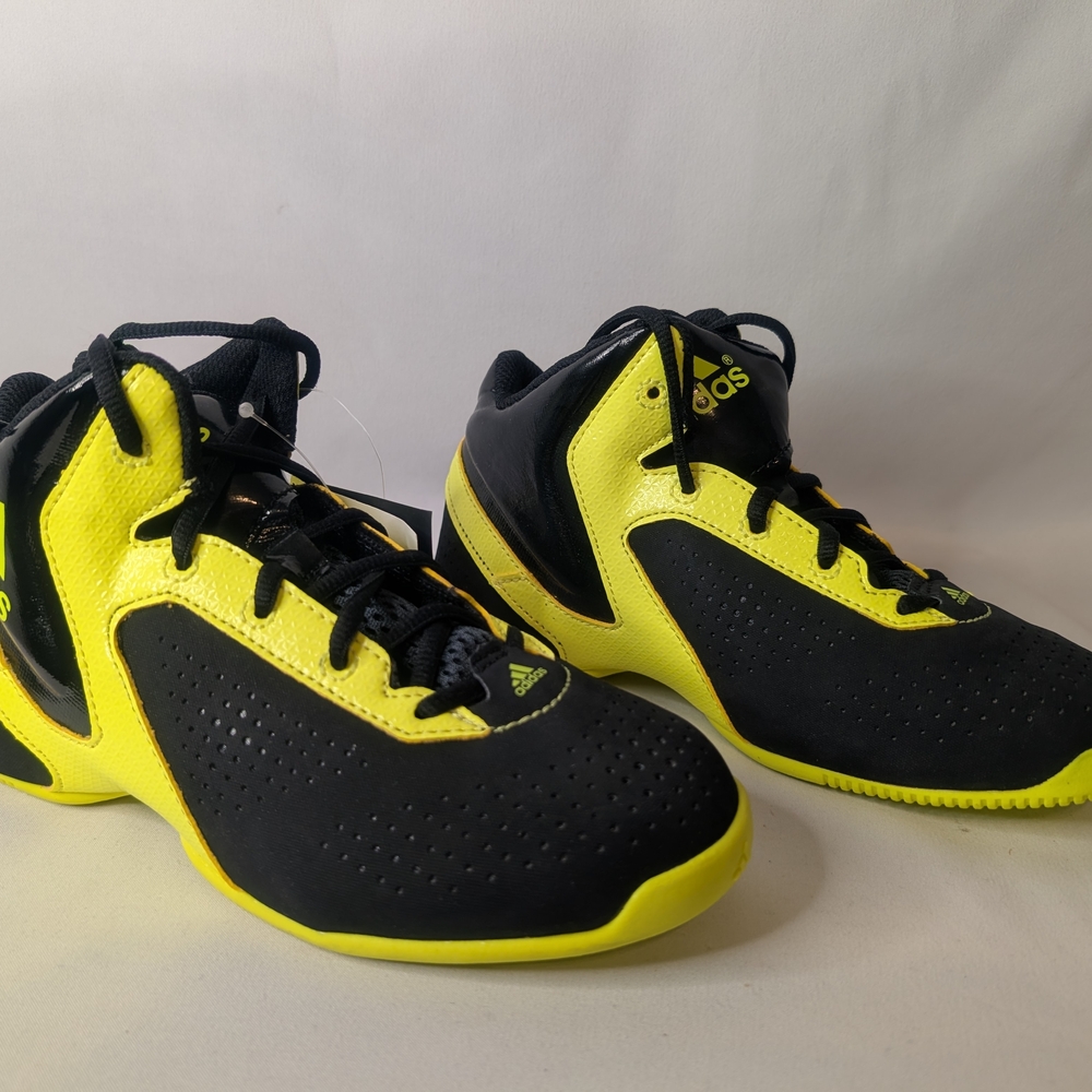 NIB Adidas NXT LVL SPD 3 K Kids Size 4 Basketball Shoes Black/Yellow